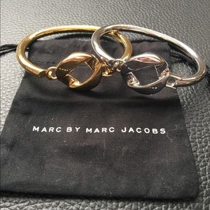 Good and silver bangle bracelet set with dust bag